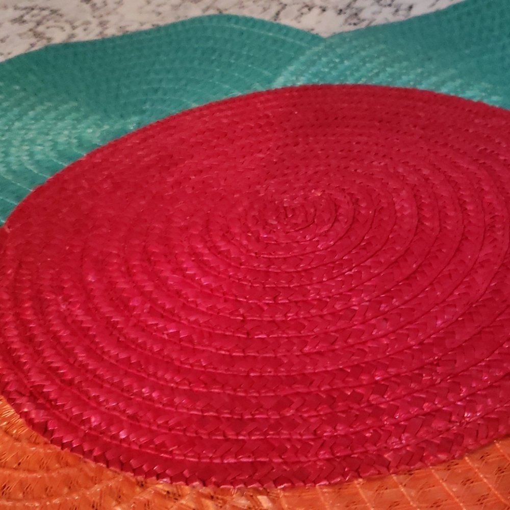 Round Colorful Placemats. - Picture 4 of 6